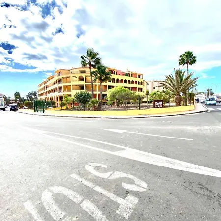 Apartamento Vista A La Piscina, Cerca De Playa, Tenerife Sur *